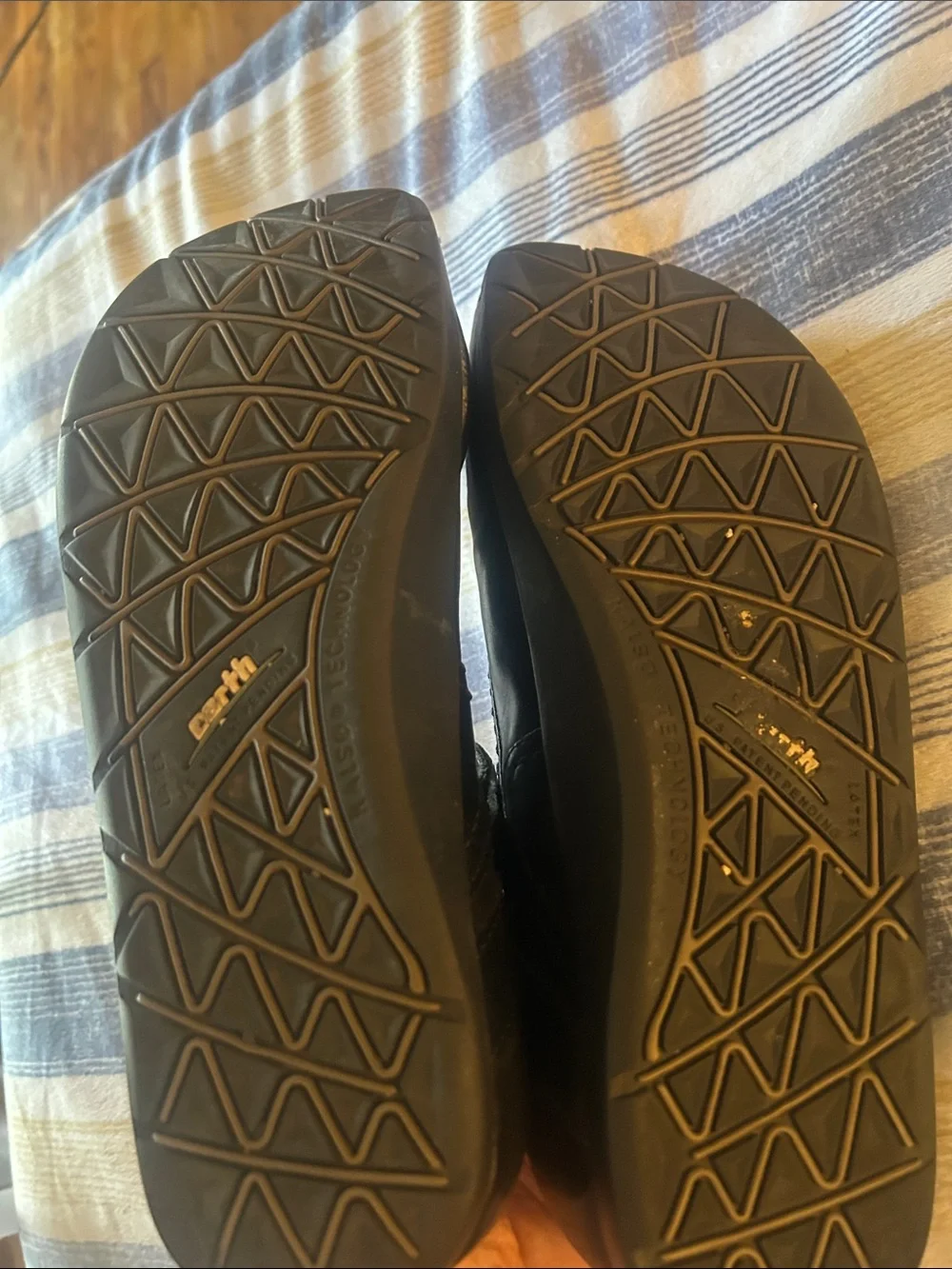 Earth Black Leather Mary Jane Flats with Decorative Red Insole